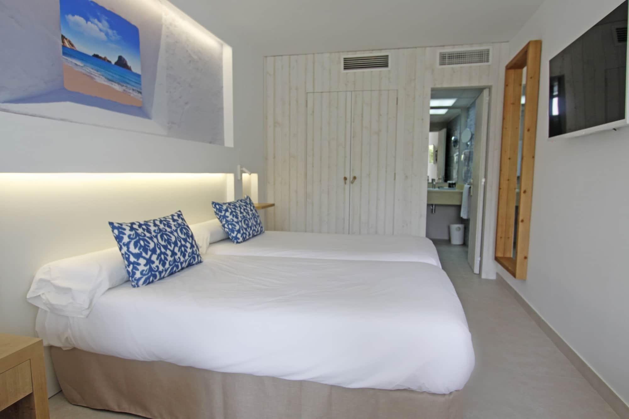 Bg Portinatx Beach Club Hotel 외부 사진